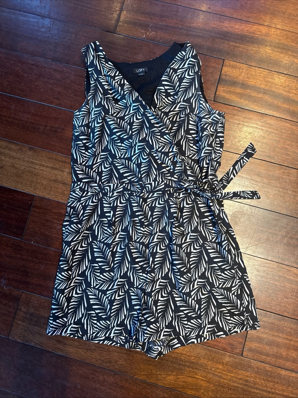 LOFT Black and White Leaf-Print Wrap Romper women’s 8
